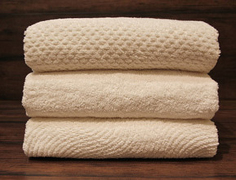 https://www.definingelegance.com/media/SDH/Bath/Purists-Lupus/sdh-purists-lupo-bath-towels-and-bath-robe.jpg